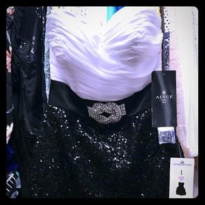NWT Beautiful Alyce Paris Prom Dress